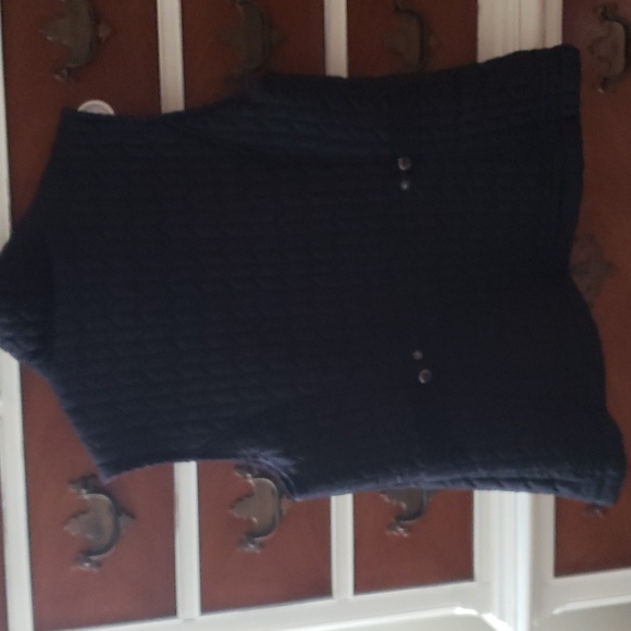 Black vest - Picture 2 of 4